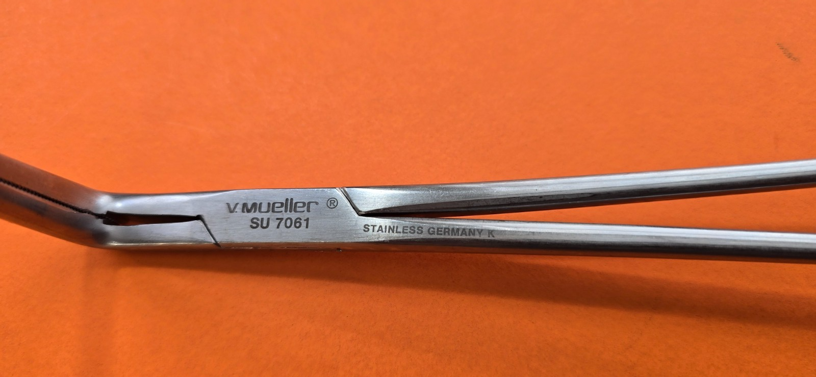 V. Mueller Surgical Best Right Angle Colon Clamp 11" REF: SU 7061