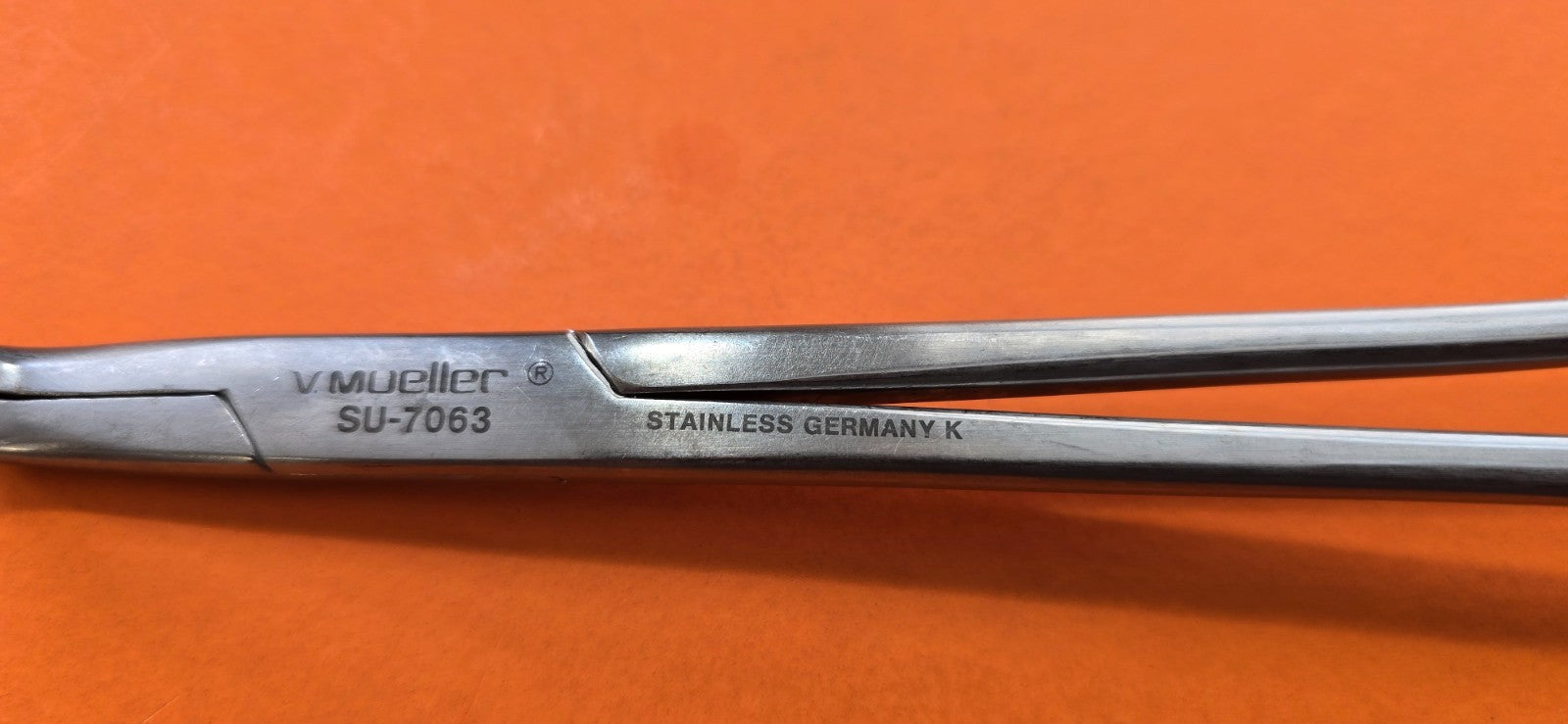 V. Mueller Surgical Best Right Angle Colon Clamp 11" REF: SU 7063