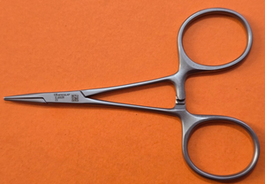 Aesculap BJ 002R Surgical  Needle Holder  3.5" plain jaws (BB-596)