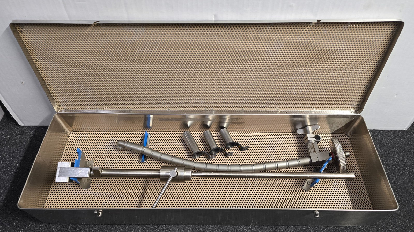 Medtronic 9560523 Bed Rail Arm, 9560524 Flexible Arm & Tubular Retractor Set