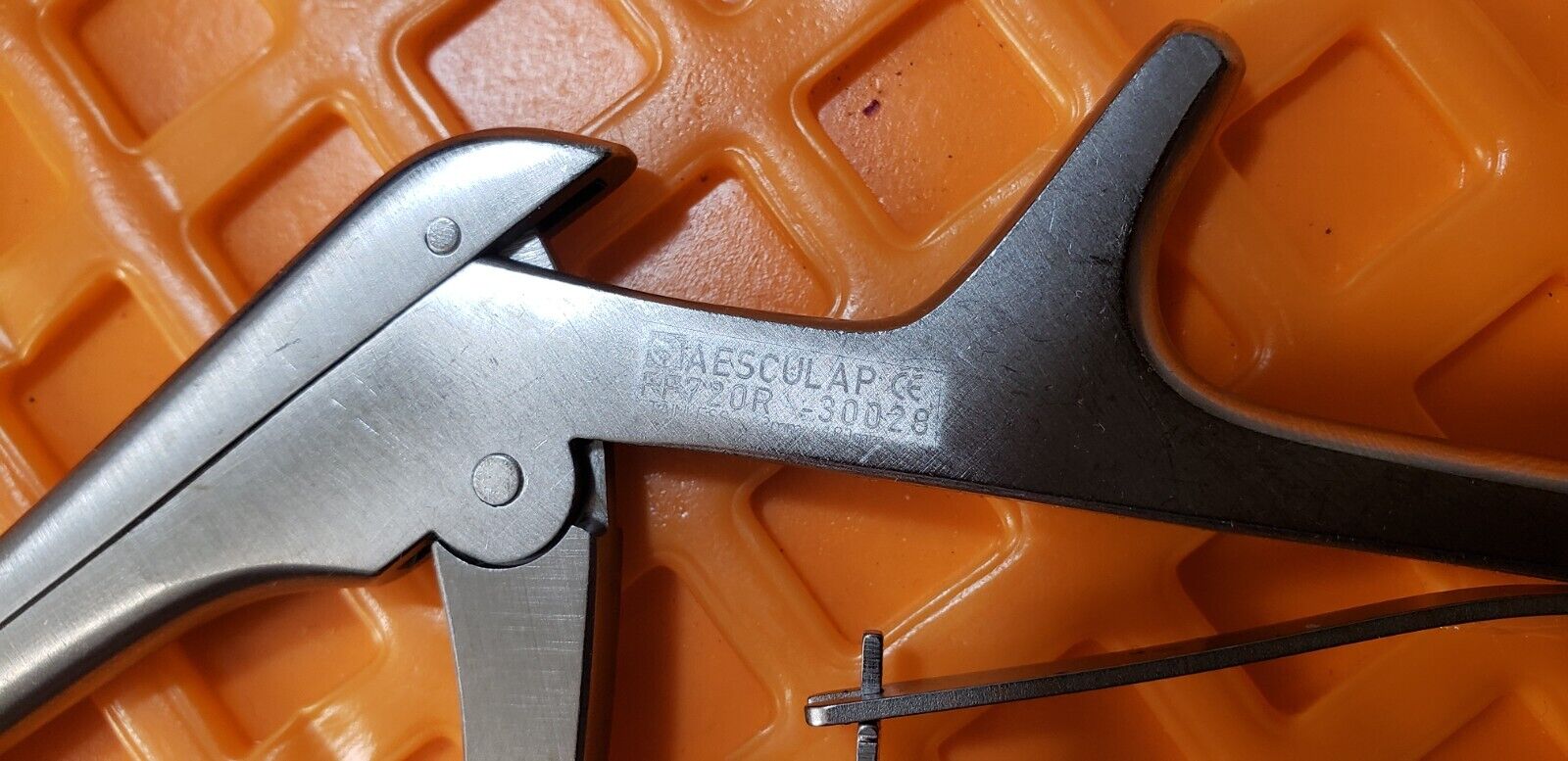 AESCULAP FF720R Surgical Orthopedic Kerrison Rongeur 3mm 40 Degree Shaft 8"