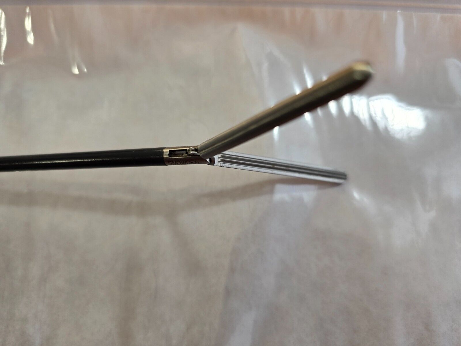 Snowden Pencer SP90-7845 Grasping Forceps 5x39cm with Lock