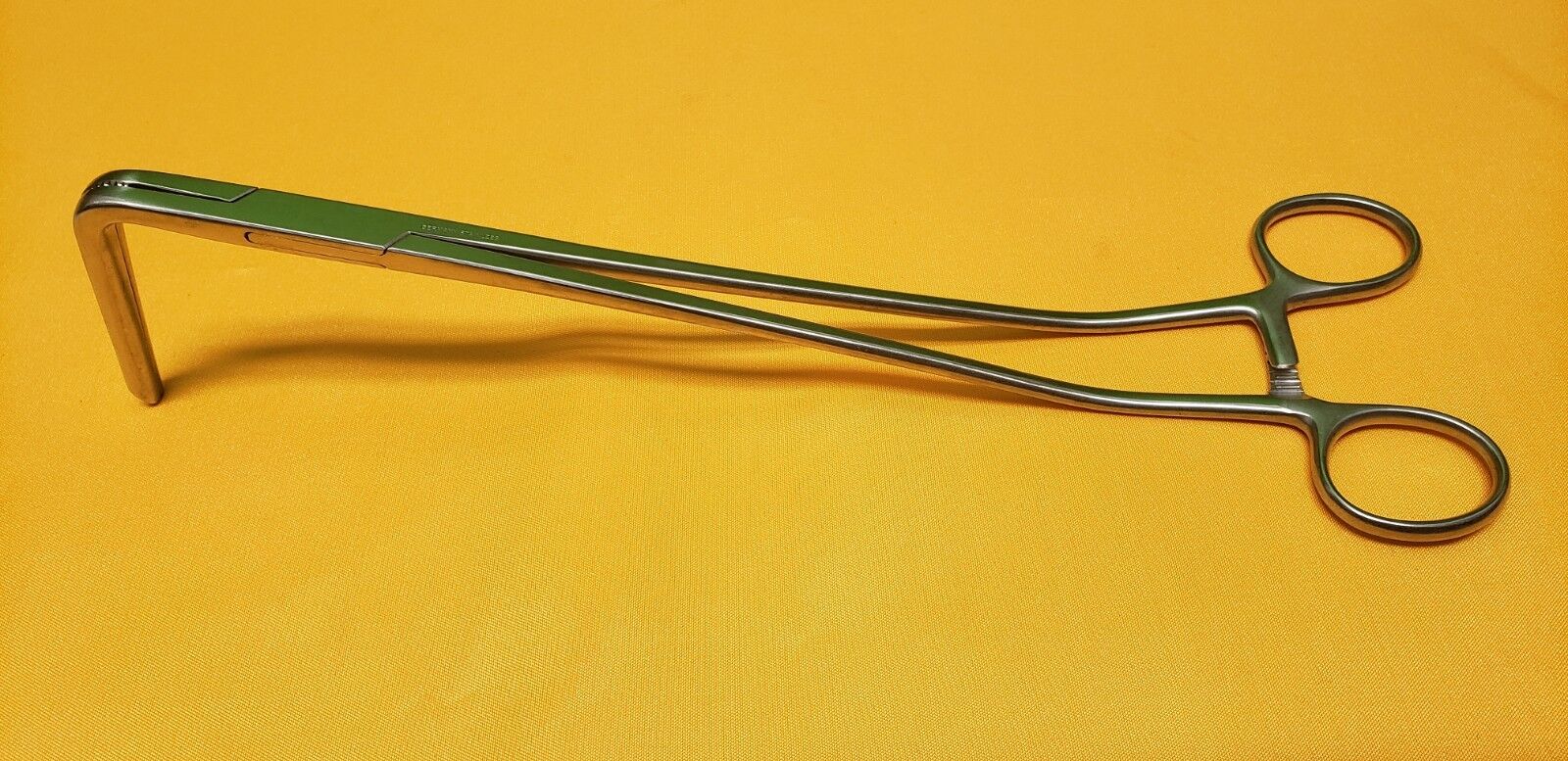 V. Mueller Surgical Colon Forcep Right Angle 11" REF: SU 7062