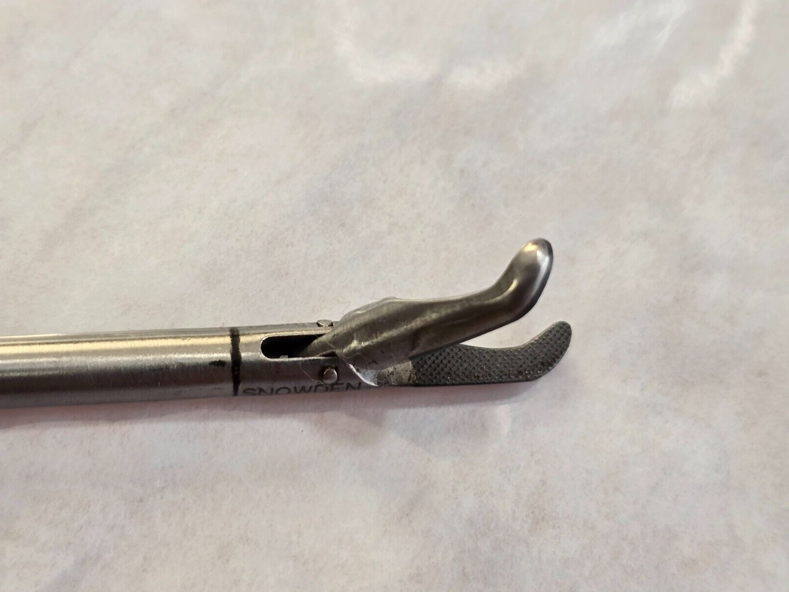 Snowden Pencer 90-8808 Diamond Curved Jaw Needle Holder 5mmx35cm with Lock