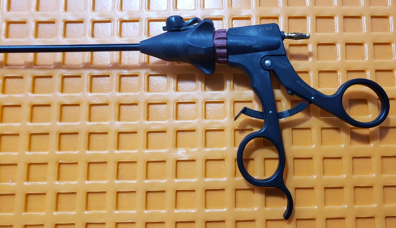 Surgical Direct Laparoscopic Monopolar Fundus Grasping Forceps 5mmx38cm