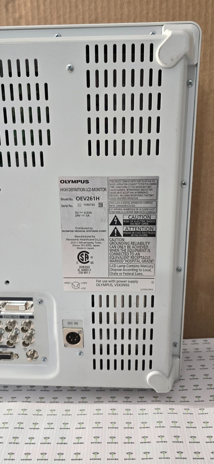 OLYMPUS OEV261H High Definition LCD Monitor With Power AC Adaptor
