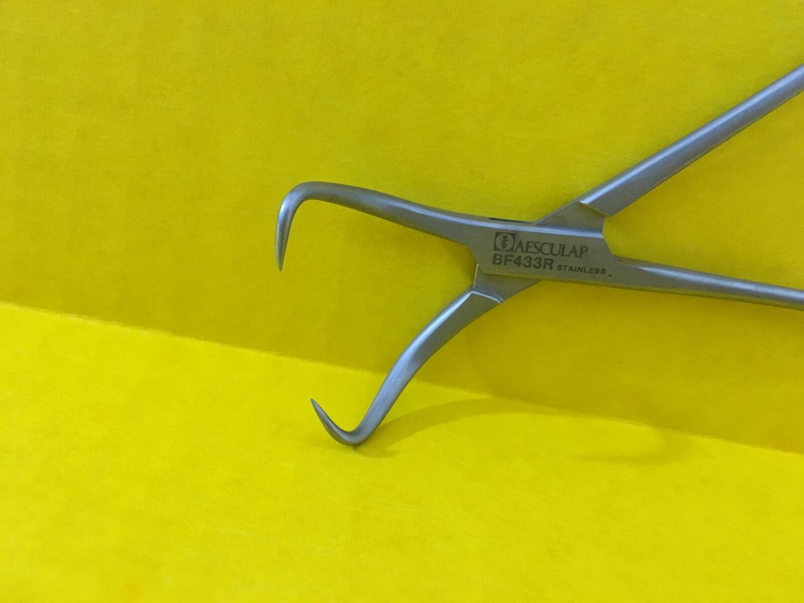 Aesculap Surgical Backhaus Curved Towel Clamp REF: BF433R