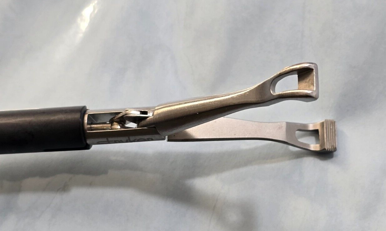 Stryker Surgical Monopolar Babcock Forceps 10mmx34cm Rotating Shaft