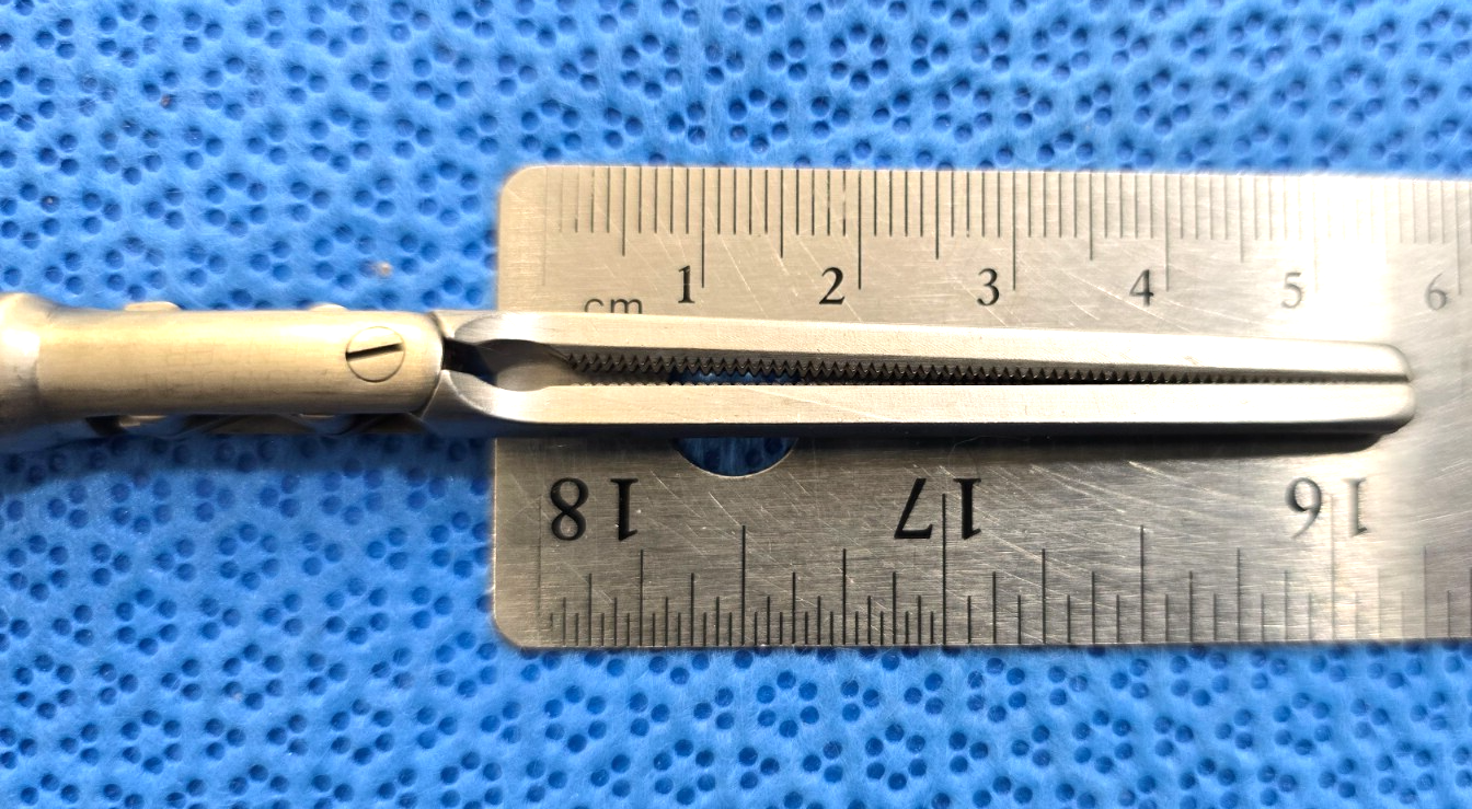 Snowden-Pencer Debakey Clamp Forceps Straight 10mm x 38cm Ratchet Handle