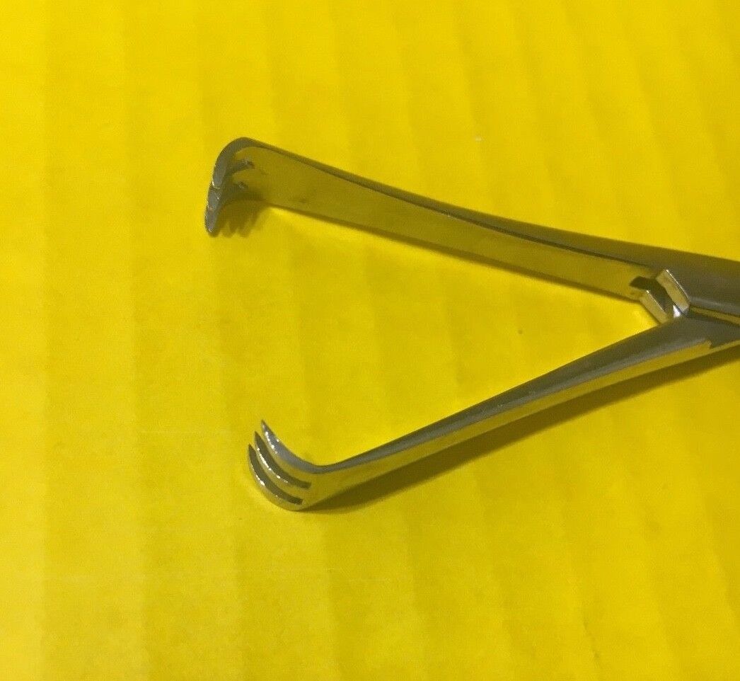 Codman Lahey Thyroid Tenaculum Forceps, 3x3 Sharp Teeth REF: 30-4088