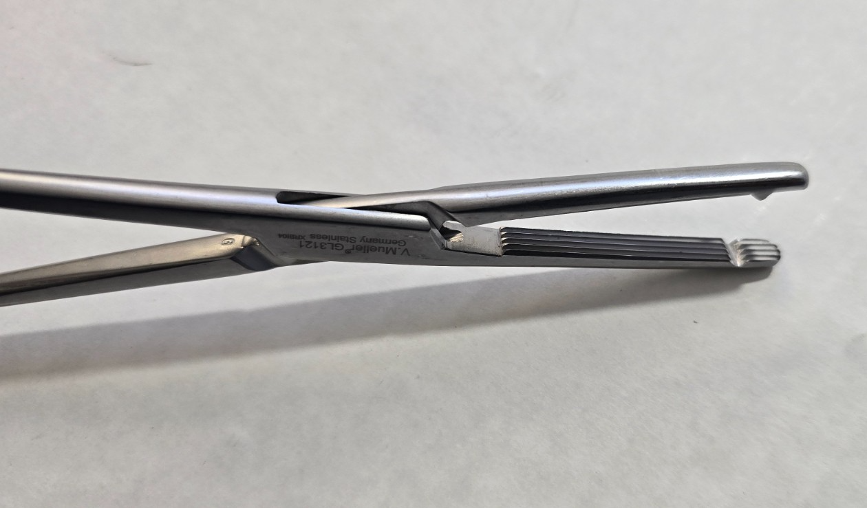 V. Mueller GL3121 Surgical Heaney Hysterectomy Forceps Straight 8.5"