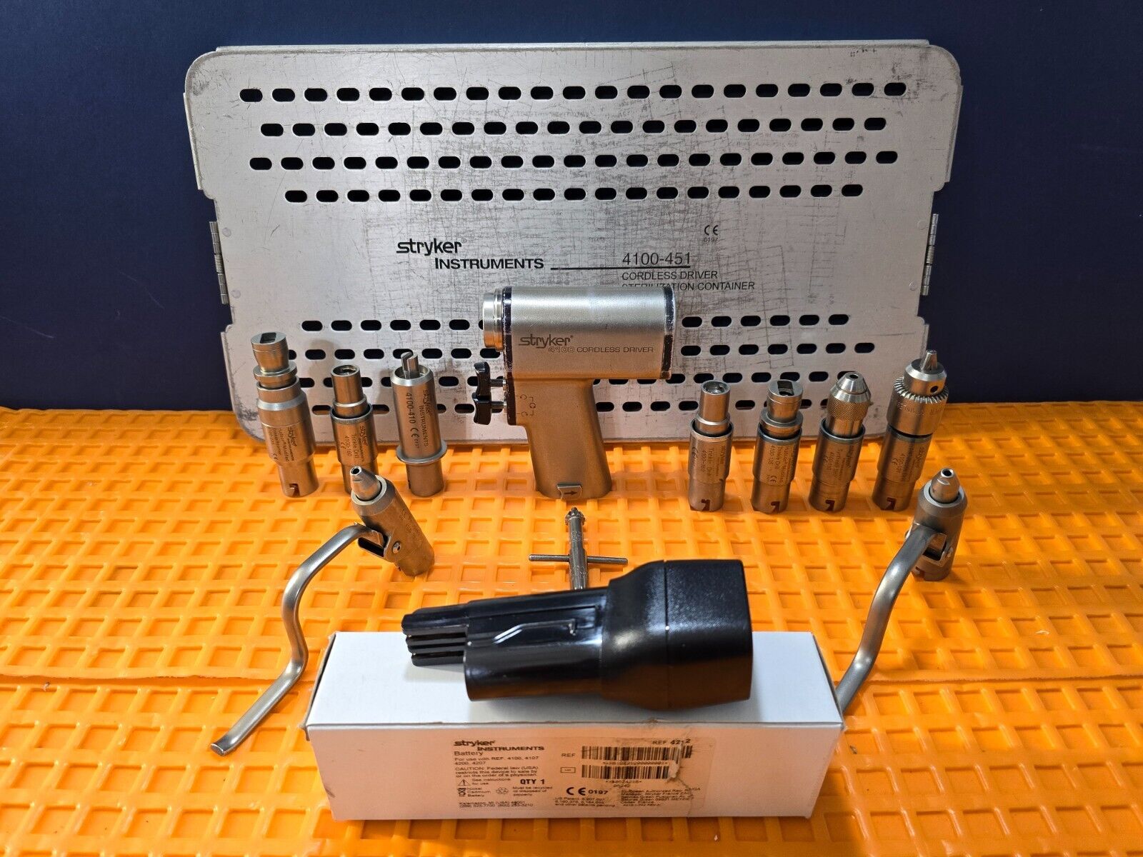 Stryker4100 Cordless Driver Set with 4212 Battery & Sterilization Box