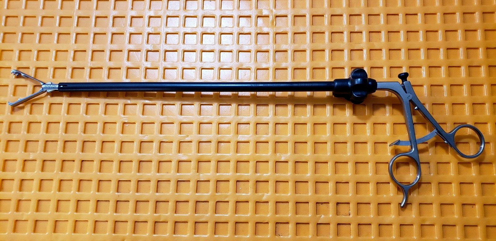 Stryker Allis Tissue Forceps 10mm x 33cm with Ratchet Handle