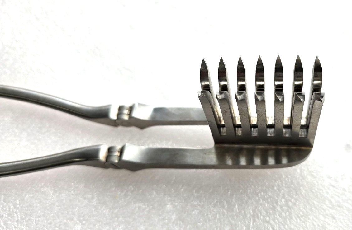 V.Mueller NL5410 Surgical Hinged Beckman Retractor 7x7 Prongs Sharp