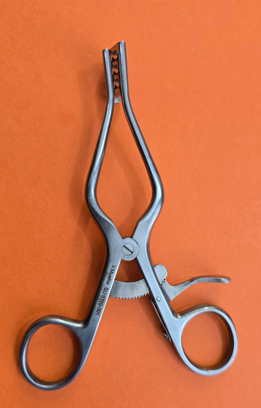 V.Mueller SU 3110-001 Weitlaner 3x4 Blunt Prongs Retractor 5.5" with ratchet.