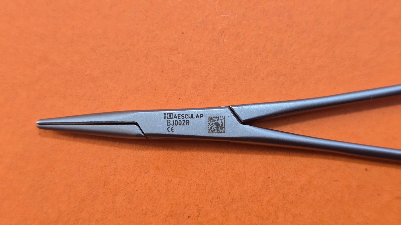 Aesculap BJ 002R Surgical  Needle Holder  3.5" plain jaws (BB-596)