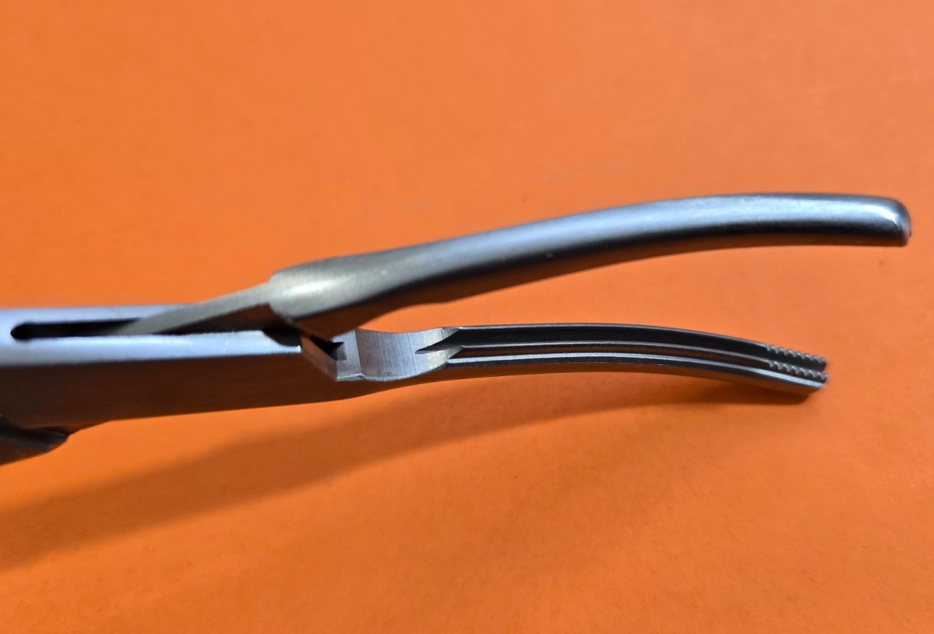 V. Mueller GL3600-002 Surgical Z-Hysterectomy Clamp Curved 8.5"