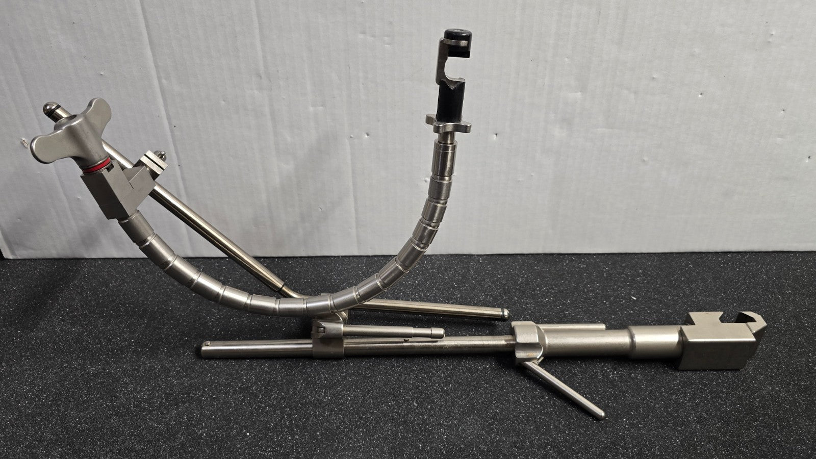 Mediflex FlexArm with Thompson Retractor Angle Bar & Elite Rail Clamp
