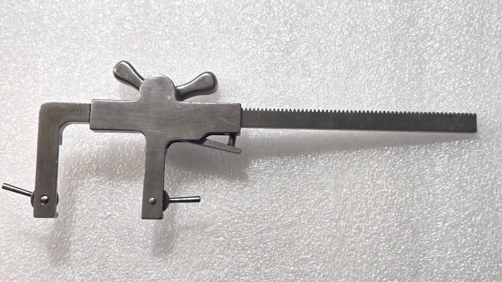 PILLING Surgical 34-2002 Wolvek Sternal Approximator Retractor 10 3/8"
