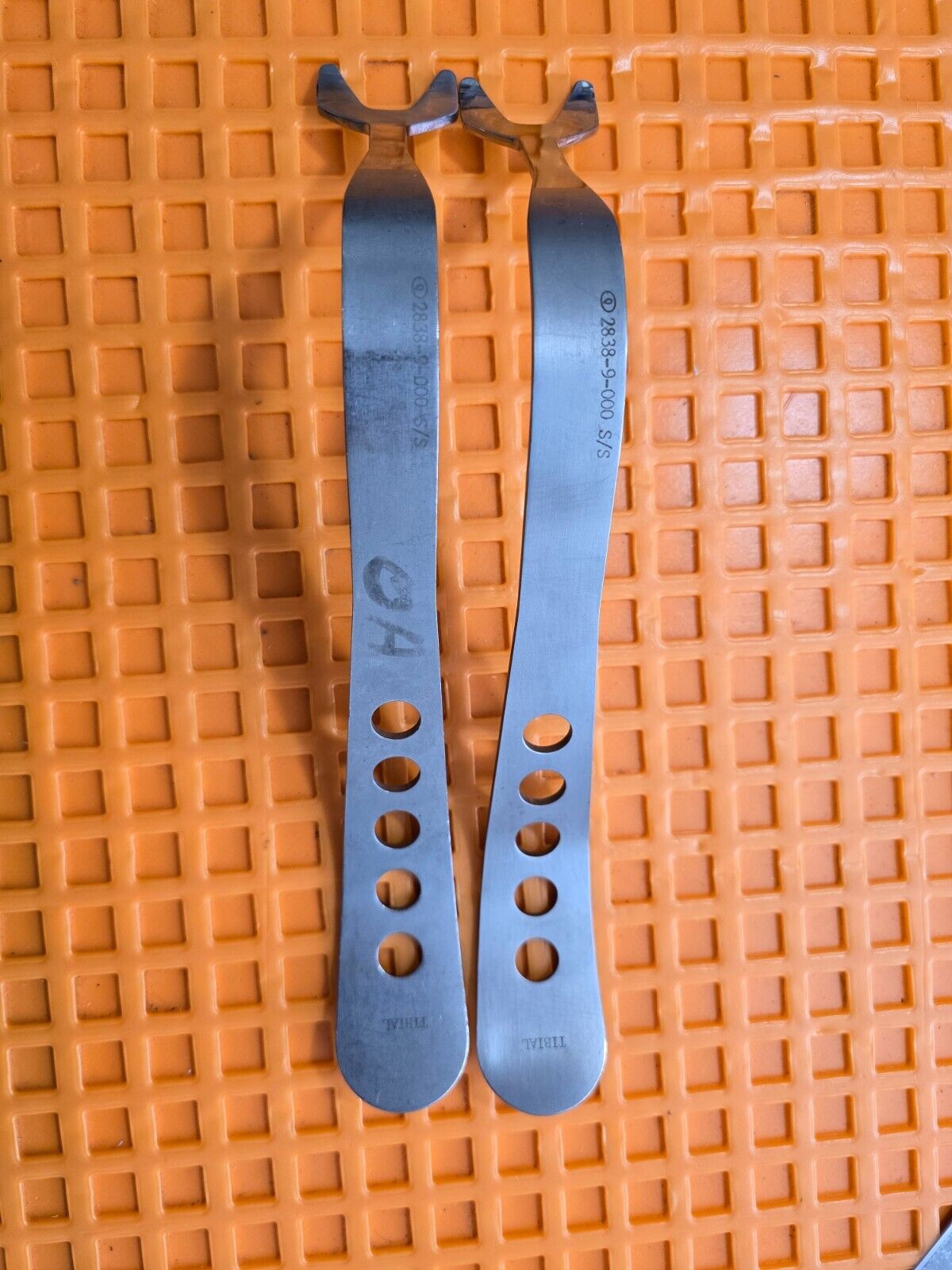 Zimmer / Howmedica Surgical Orthopedic Tibial Retractor 13" Curved