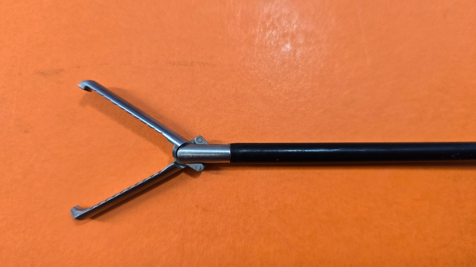 Jarit ROTO LOK Grasping Forceps 5mmx 38cm with Ratchet