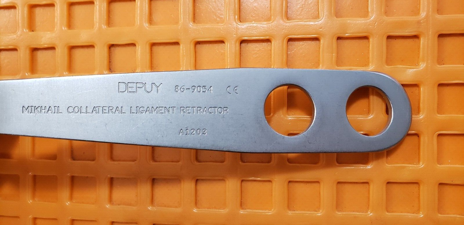 DEPUY Collateral Ligament Retractor Right Angle Blunt 10.5"