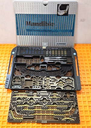 Synthes 2.0 Mandible Locking Tray Set