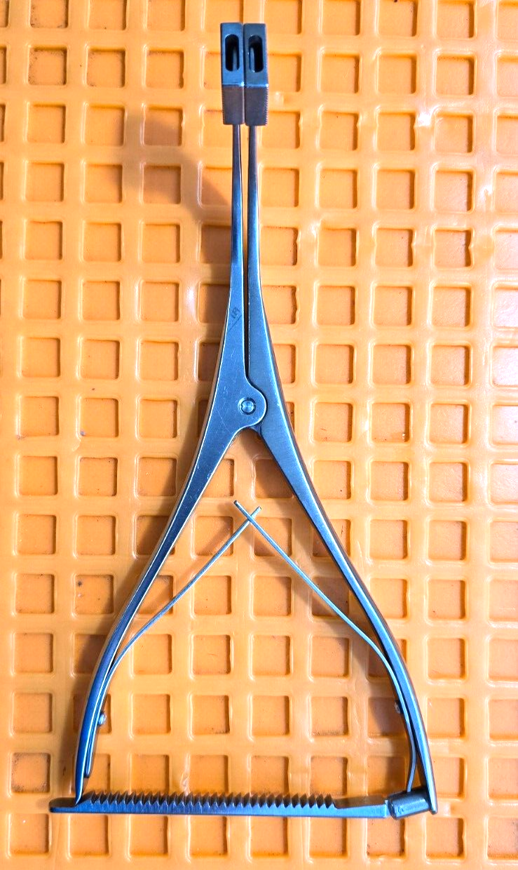 INNOMED 1855 Orthopedic Femoral Spreader with Calibrated Ratchet