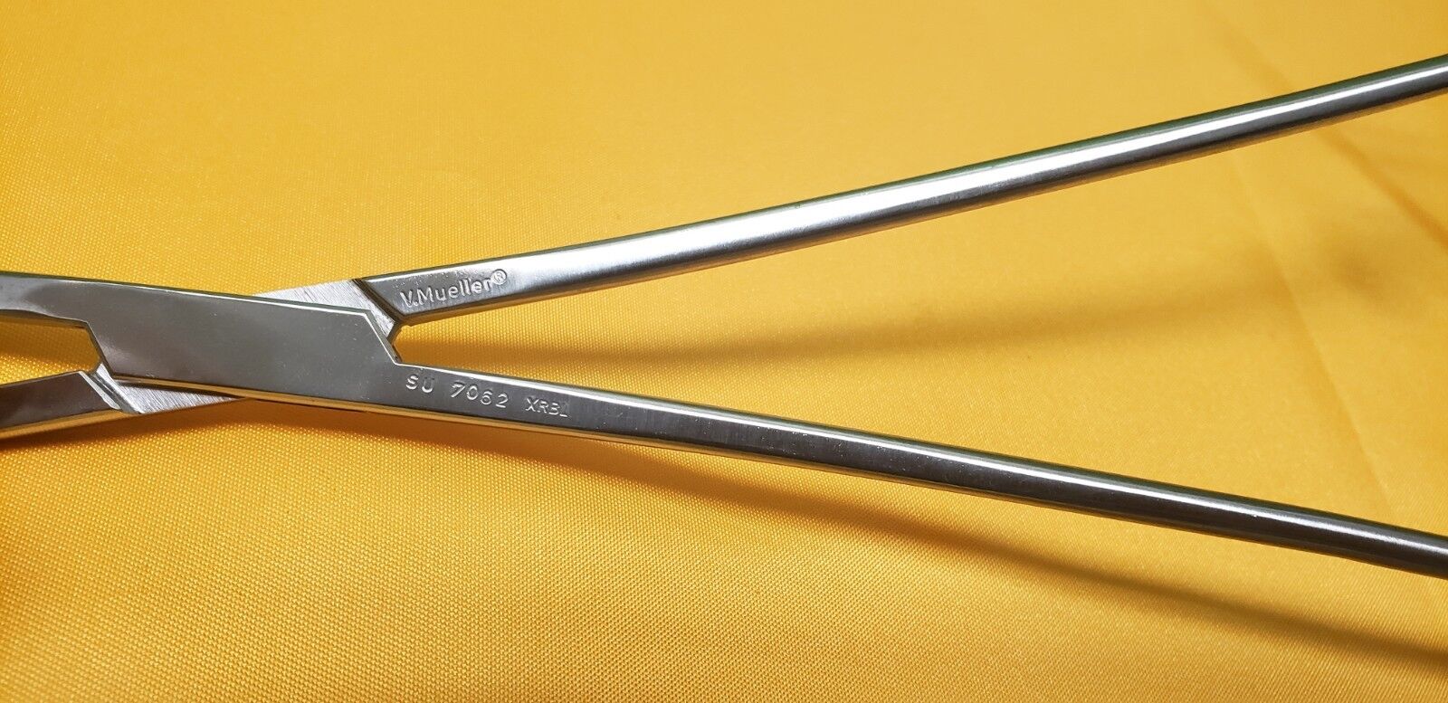 V. Mueller Surgical Colon Forcep Right Angle 11" REF: SU 7062