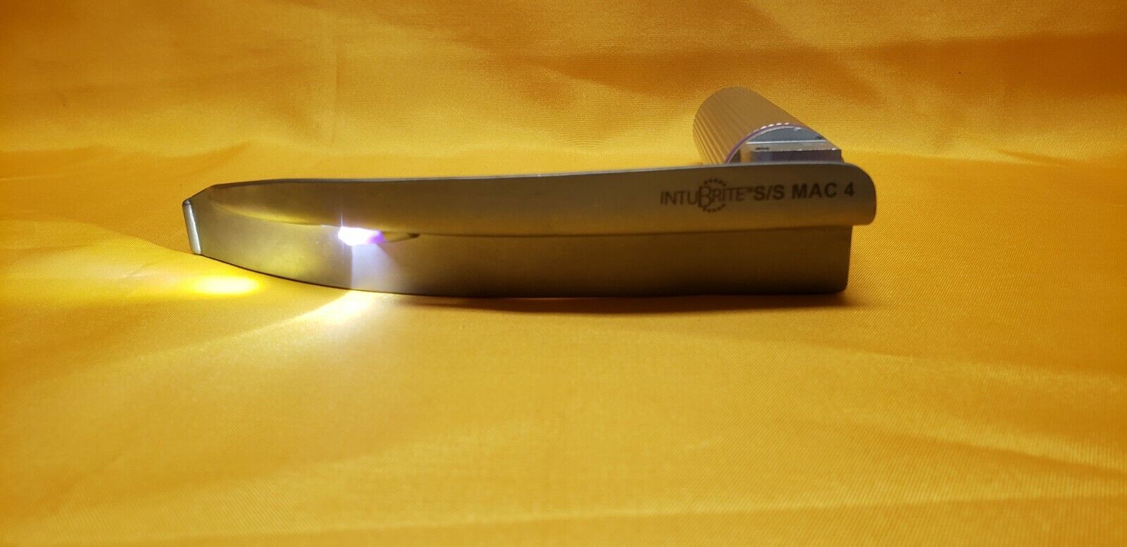 INTUBRITE  Laryngoscope Mac Blade #4 With Medium Handle LED White
