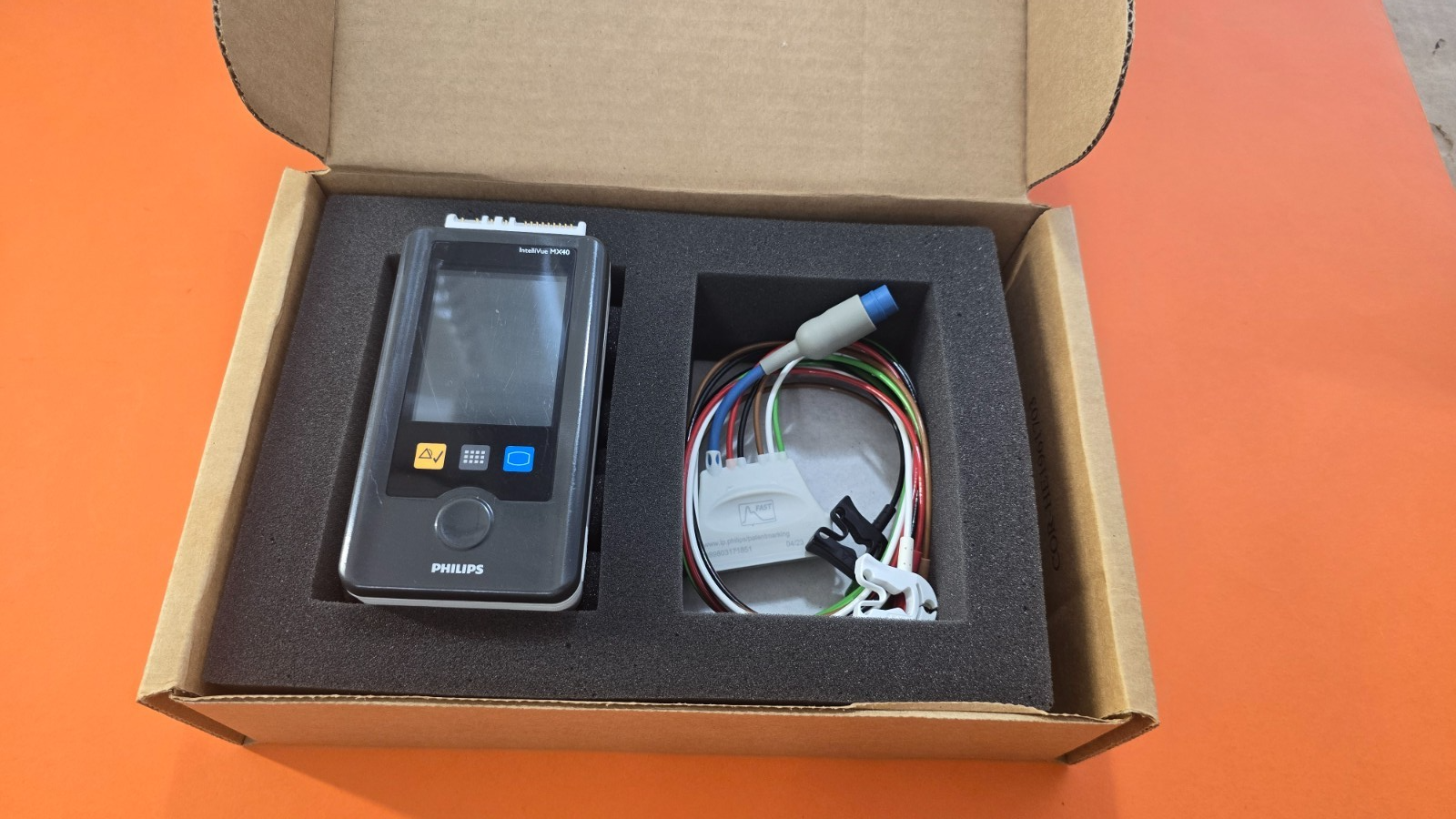 PHILIPS IntelliVue MX40 Telemetry Monitor With 5 Lead ECG (Tested)