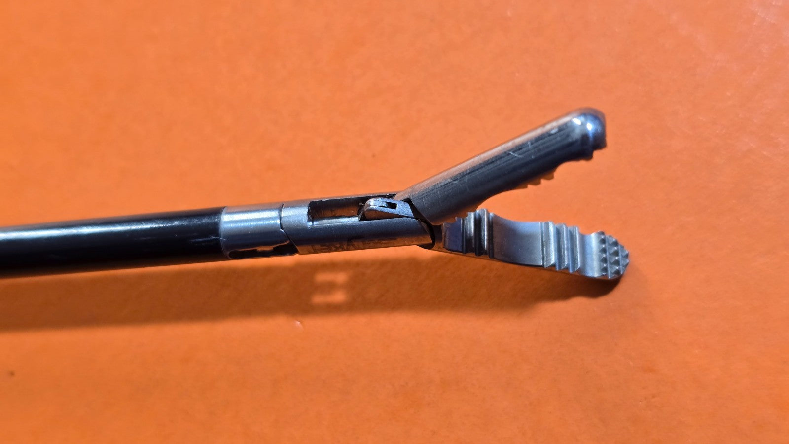 Stryker  Laparoscopic Retraction Forceps 5mm x 36cm Ratchet Handle