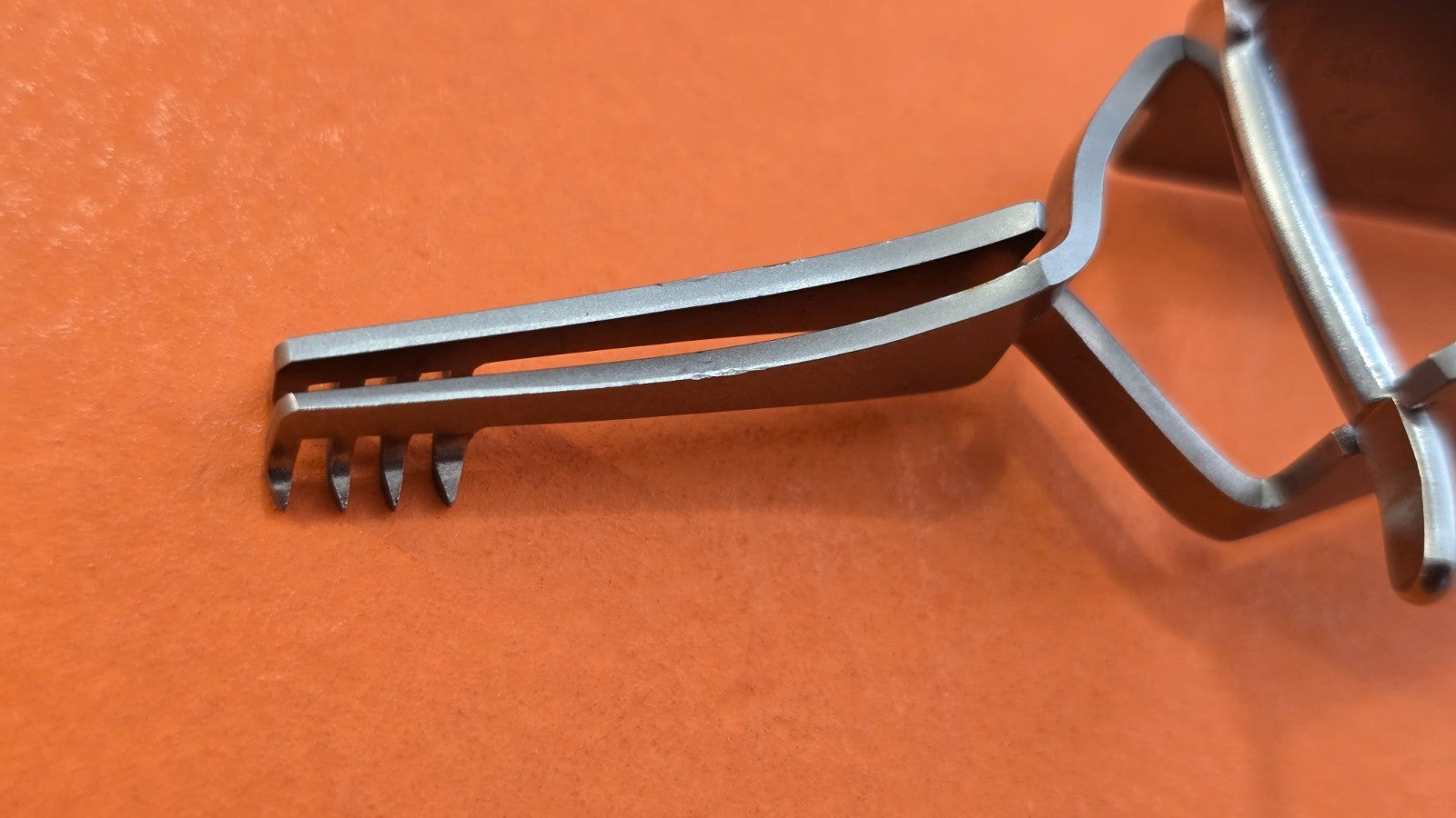 Richards 28-1621 Surgical self Retaining Retractor 4" Sharp 4x4 Prongs