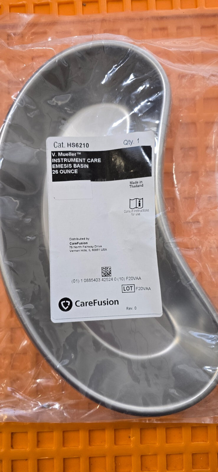 V. Mueller Surgical Instrument Care Emesis Basin 26 Ounce REF: HS 6210