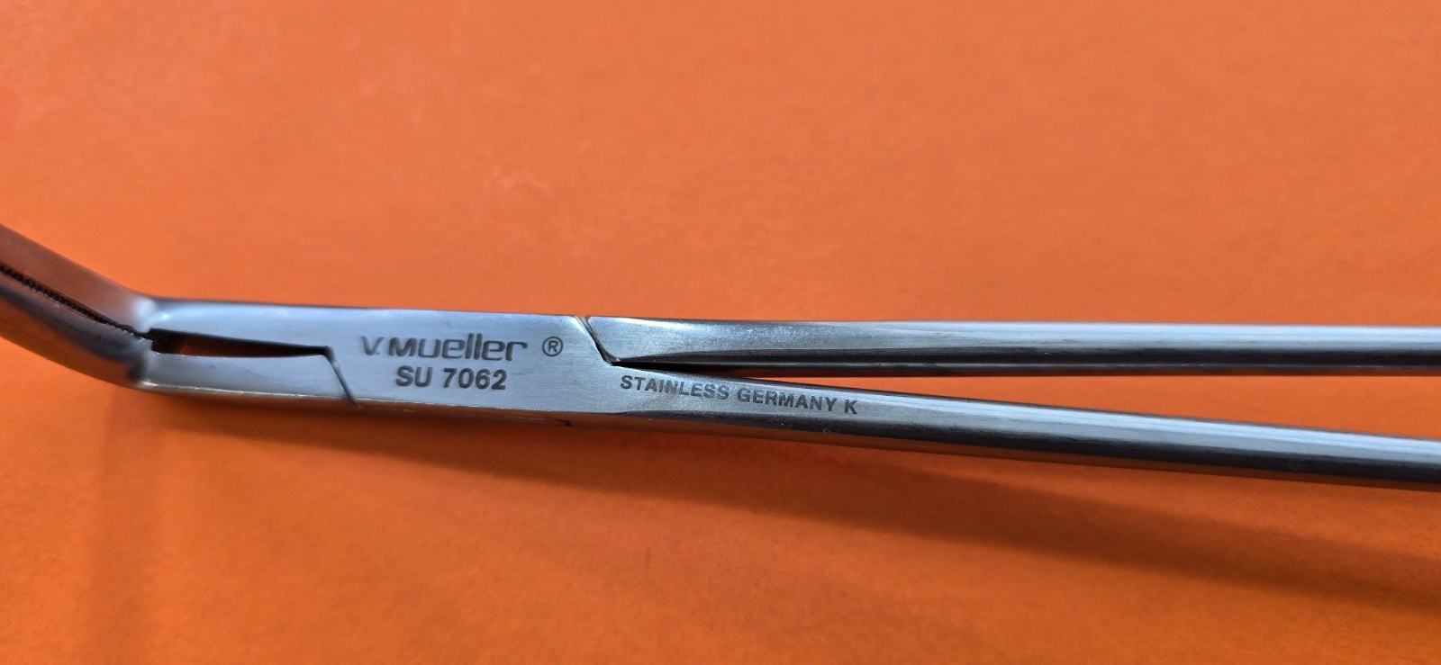 V. Mueller Surgical Best Right Angle Colon Clamp 11" REF: SU 7062