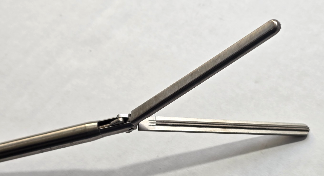 Pilling Surgical Landreneau Debakey Forceps 10mm x 28cm Ref: 211603A
