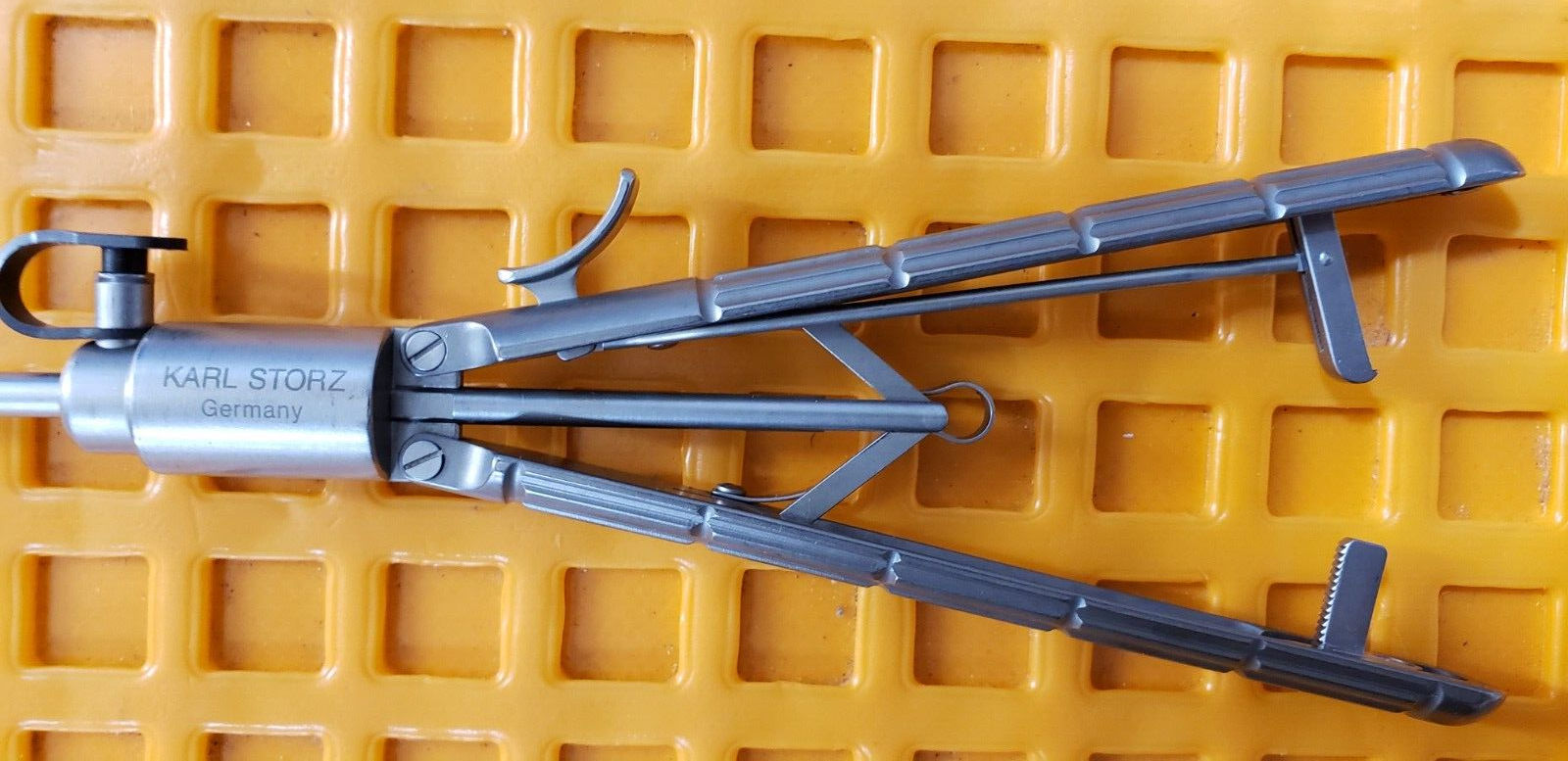 Karl Storz PV26178MC-1 Laparoscopic Macro Needle Holder 5mmx43cm with Lock