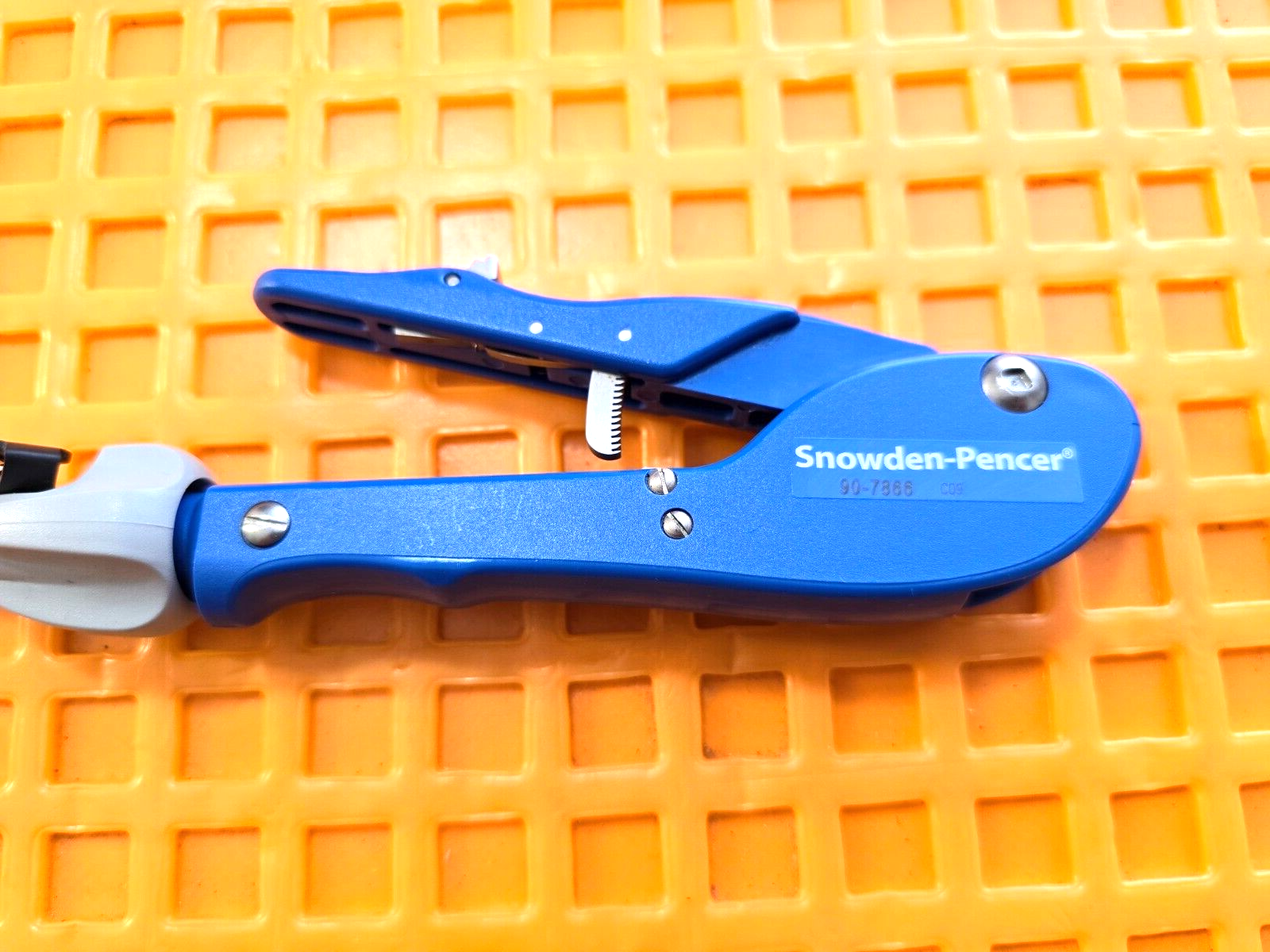 Snowden-Pencer 90-7866 Crocodile Grasping Forceps 5mmx36cm with Lock