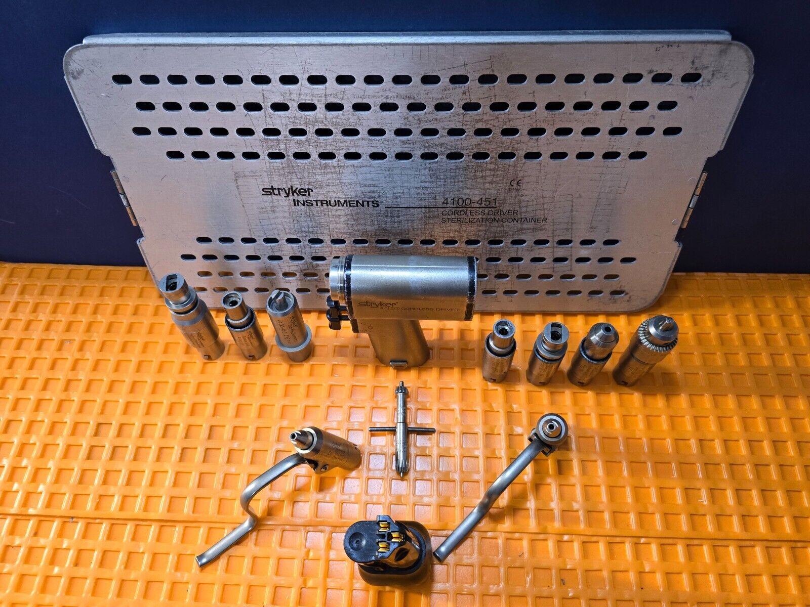 Stryker4100 Cordless Driver Set with 4212 Battery & Sterilization Box