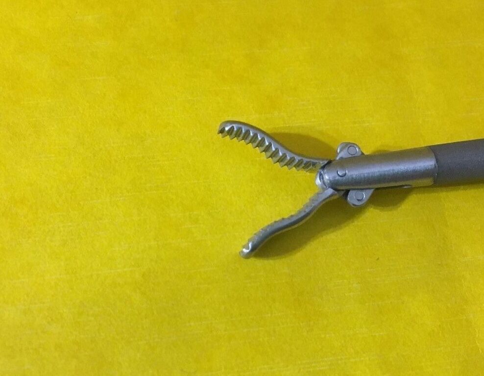 Storz Surgical Vancaille Atraumatic Wavy Grasper, 5mm x 34cm REF: 26177 VA