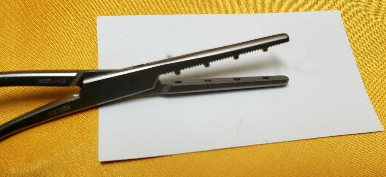 V. Mueller SU3970 Surgical MASTIN Muscle Clamp 6.5" Curved Shanks