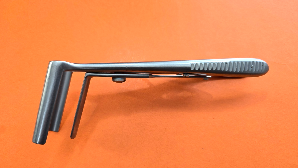 Turtle Surgical Barr Anal Retractor 7.5" with Ratchet 3 prongs.
