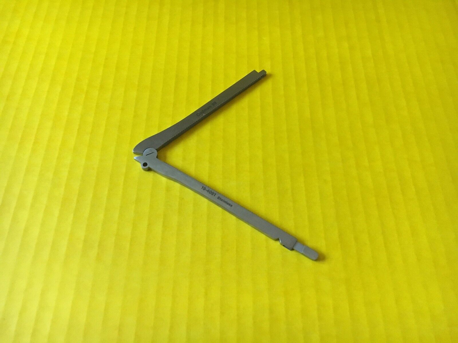 Codman Surgical De Martel-Wolfson Intestinal Clamp REF: 19-4091