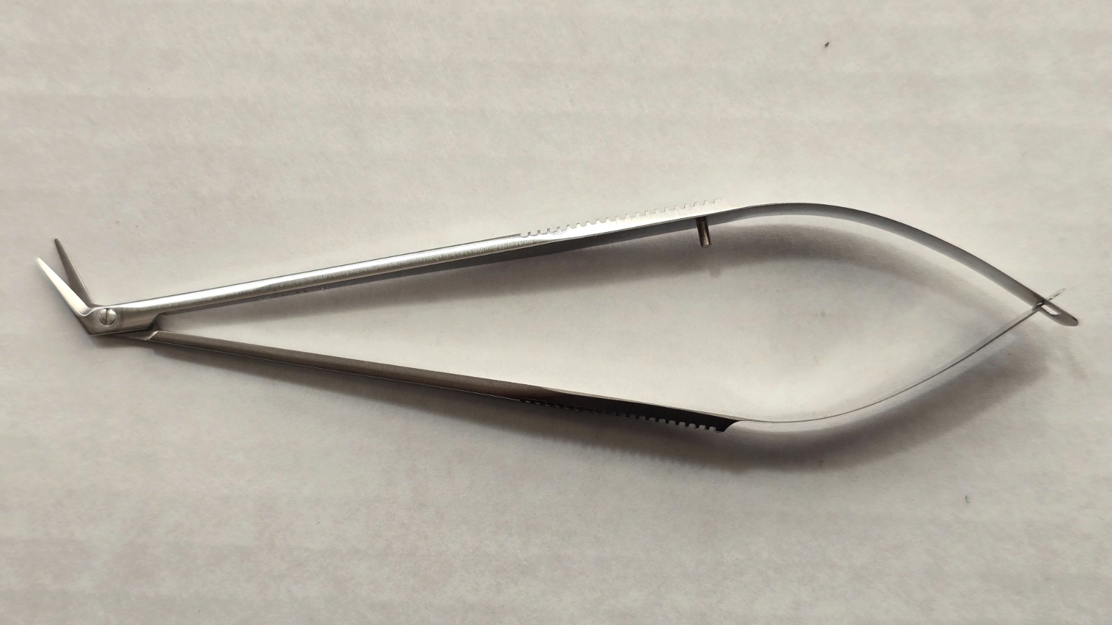 V. Mueller Potts Scissors 60* Angled 5.5" Spring Handle  REF: CH8690