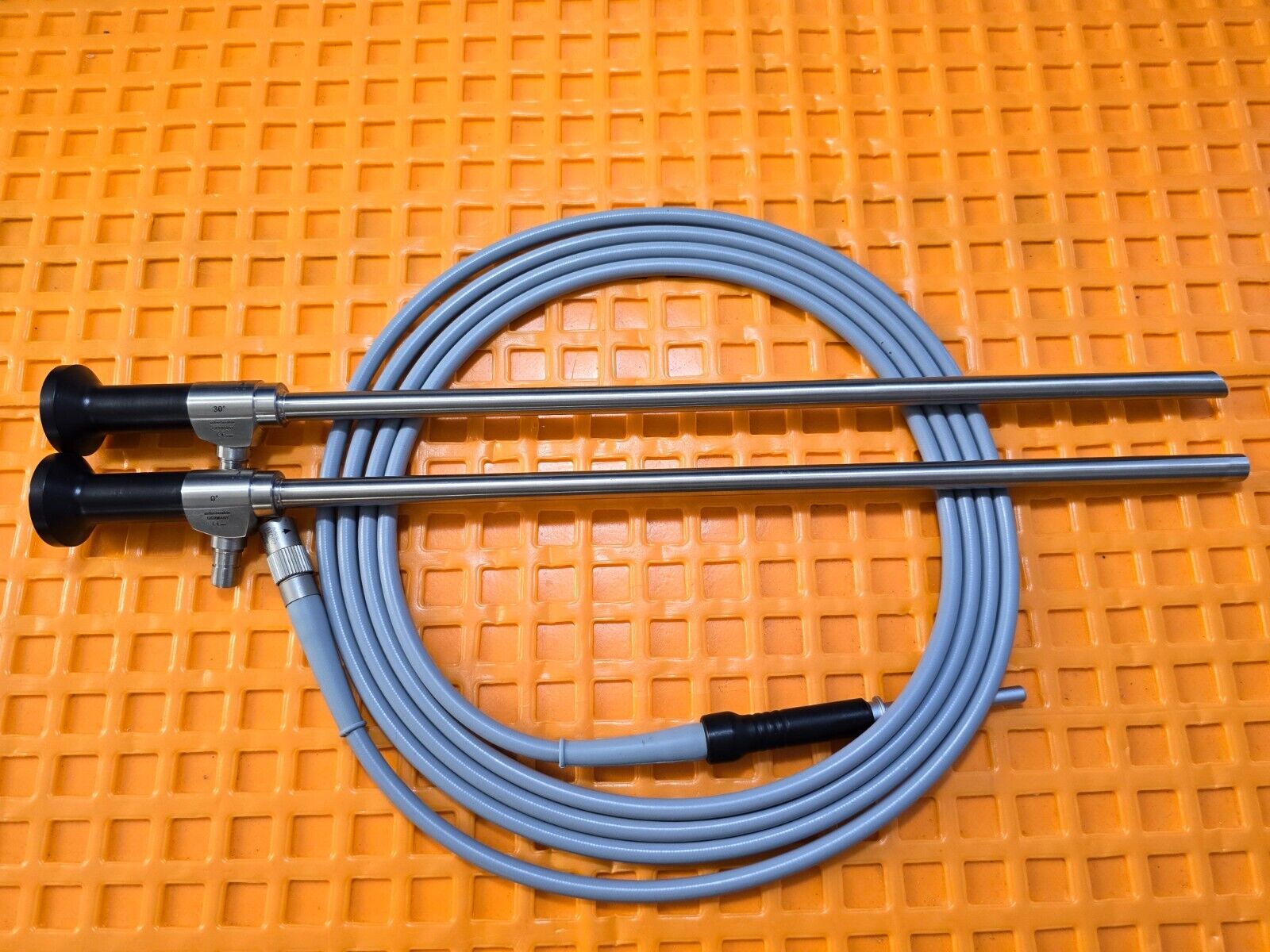 Arthrex Synergy 4K Telescope 10mmx30* & 10mmx0* W- Storz 495ND Fiber Optic Cable