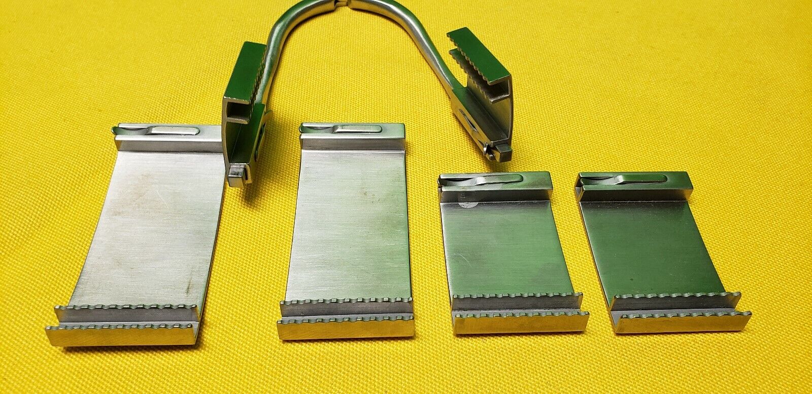 Codman 50-8015 Cardiovascular Garrett Peripheral Vascular Retractor w- Blades