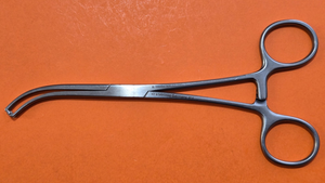 K-Medic KM 69-795 Orthopedic Rosenbloom Clamp 6.5" Curved 2x2 teeth