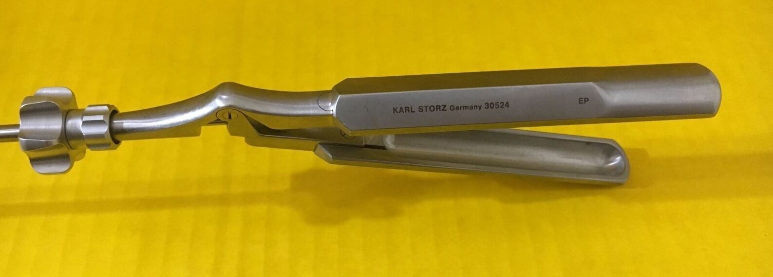 Storz Surgical Universal Handle with Scissors Curved Shaft REF: 30524/46520DB