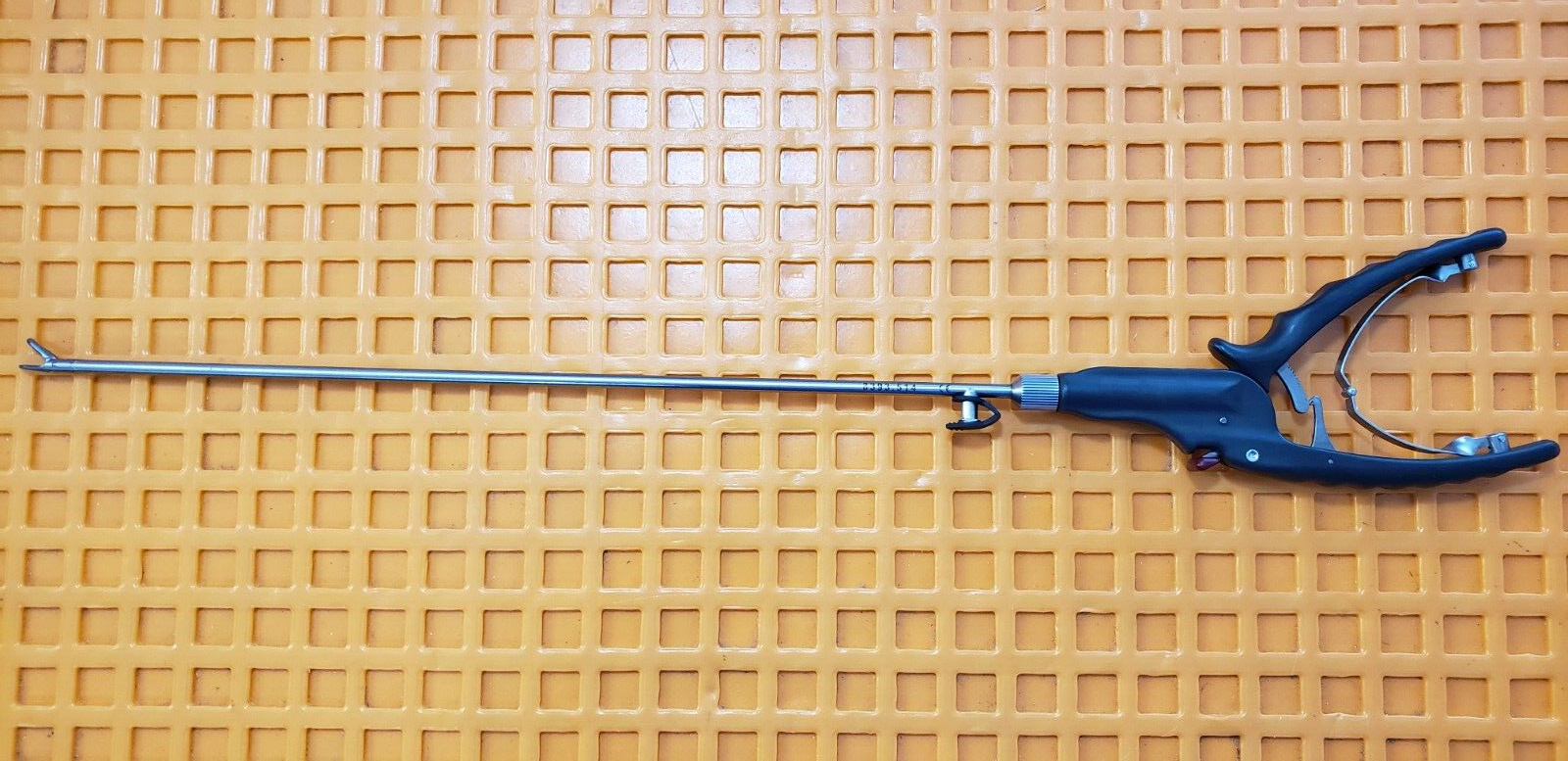 R.Wolf 8393.514 Laparoscopic Needle Holder 5mmx34cm Carbide jaws Right Curved