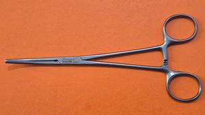 Aesculap BH 645R Surgical  Kocher Ochsner Forceps  7.25" Curved 1x2 Teeth